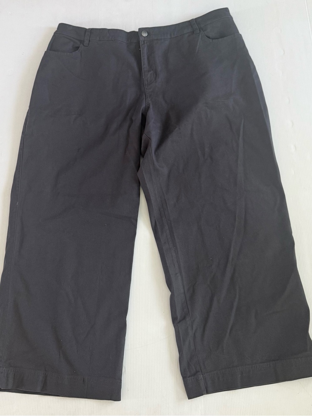 Pact Women's Black Wide-Leg Cropped Pants